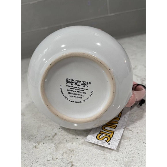 SNOOPY HUG CHARLIE BROWN Valentines Round 18oz Mug Heart In Bottom 2023 Gift Tag - Picture 5 of 6